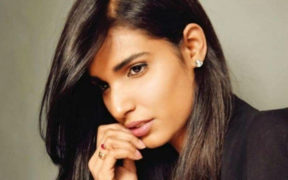 Amna-Ilyas-Stops-Stars-Promoting-Fairness-Creams