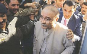 Zardari lands in Lahore amid discussions with the PML-N