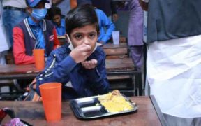 Children of 100 primary schools to receive a free meal daily