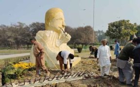 allama-iqbals'sculpture-removed-from-Lahore-park
