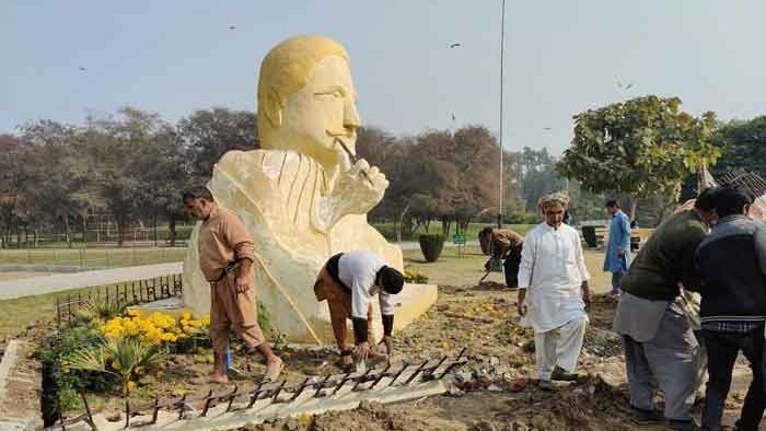 allama-iqbals'sculpture-removed-from-Lahore-park