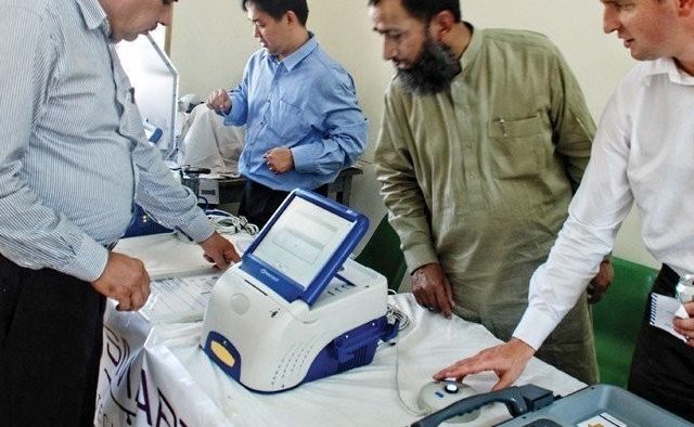 e-voting-pakistan-machine-NADRA