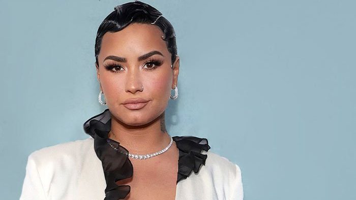 Demi Lovato promises to ‘share whats on my heart’ in new 4D podcast trailer