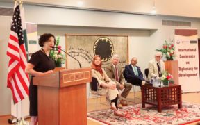 Elizabeth Horst Stresses Need for Credible Polls to Resolve Pakistan Crisis