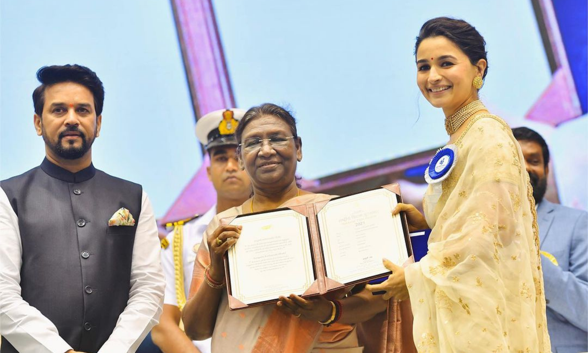 alia receiving national award