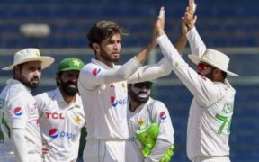 Pakistan maintains a run rate of above 4 against Austraila