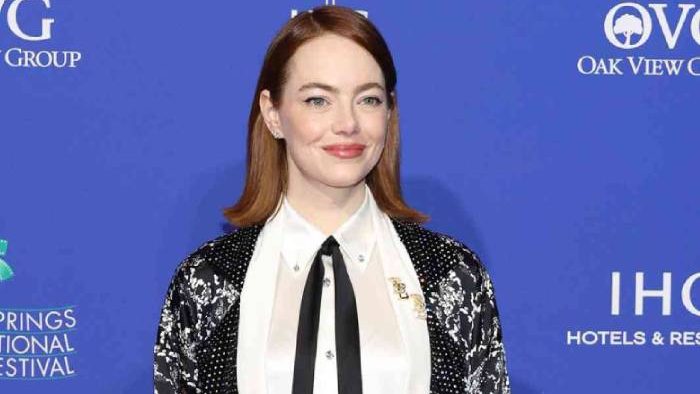 "Emma Stone Triumphs Defying Outdated Advice at the 2024 Palm Springs Film Awards"