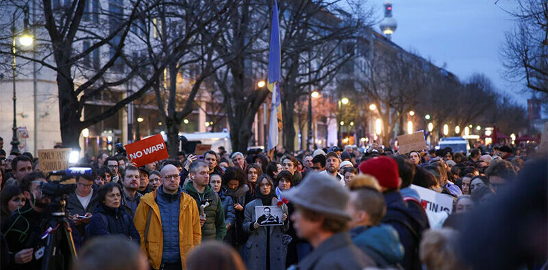 Russian expatriates congregate throughout Europe to honor Navalny and condemn Putin