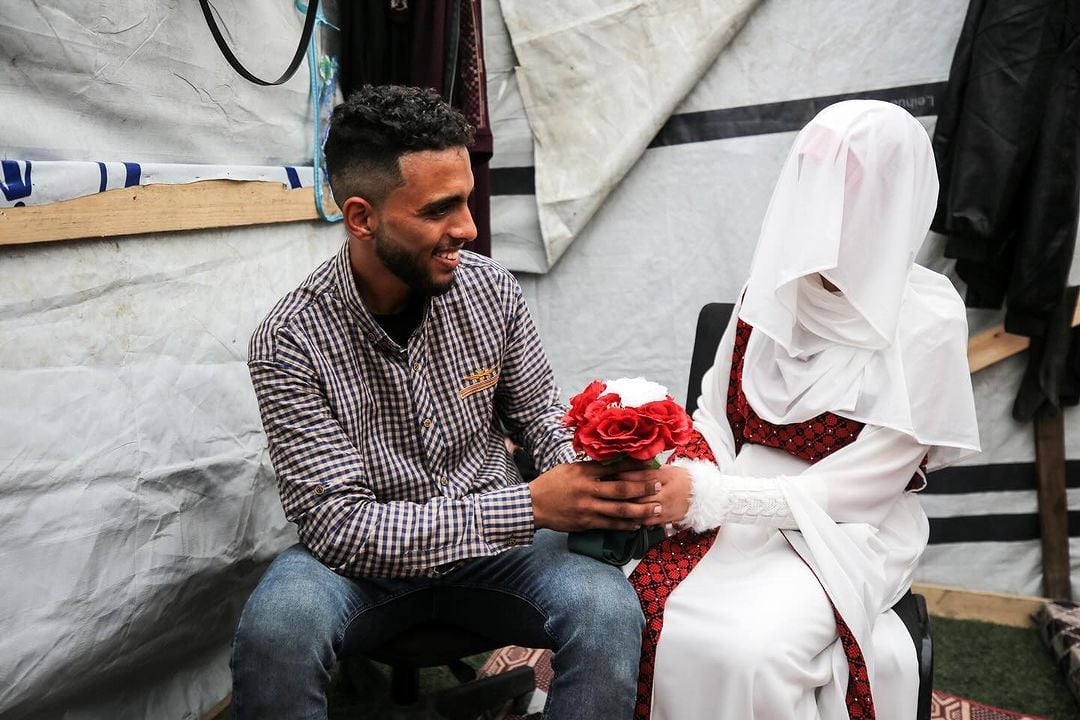 Photographs: A displaced Palestinian couple weds in a tent in Gaza