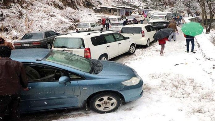 Due of heavy snowfall, tourists stopped entering the crowded Murree