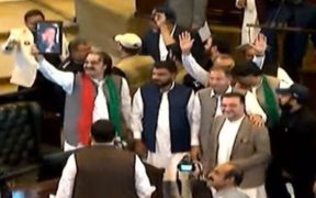 KP Assembly members take an oath; Imran Khan reverses course on the speaker's selection