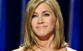 Jennifer Aniston's Engagement Buzz Sparkling Diamond Ring at SAG Awards