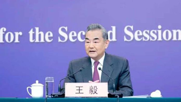 Chinese FM: There Is No Justification for the Death of Civilians in Gaza