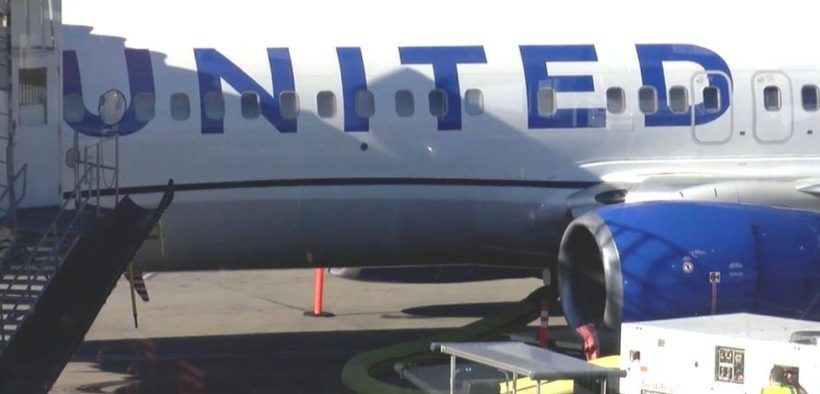 What was the situation with the United Airlines plane at Oregon's Medford Airport?