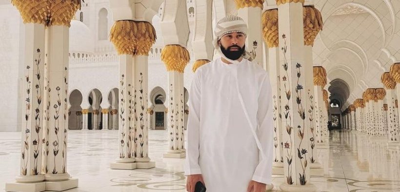 AP Dhillon visits the Sheikh Zayed Grand Mosque wearing a white thobe