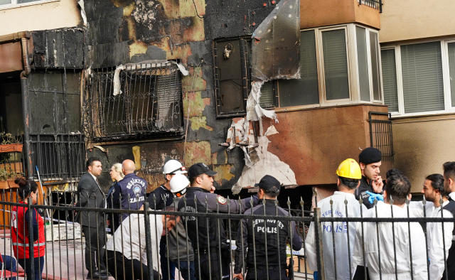 29 people die in a fire in downtown Istanbul while rescue efforts continue