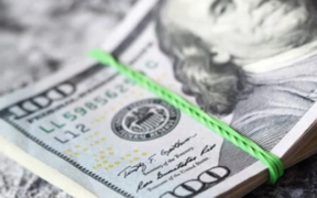 US Dollar Surges on Economic Growth and Geopolitical Tensions