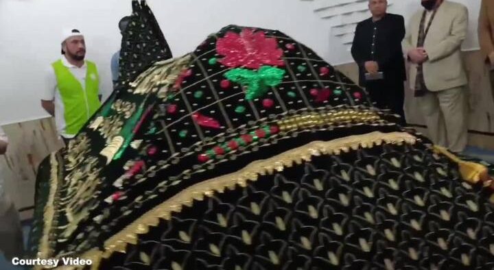 Nawaz Sharif travels to Guangzhou, China, to see the shrine of Hazrat Saad ibn Abi Waqqas (RA)