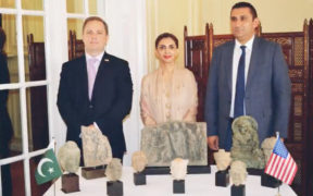 Million-dollar stolen artifacts from the US are returned to Pakistan