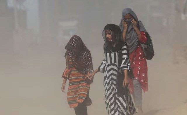 India warns of a heat wave as temperatures reach record highs in Delhi