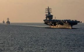 Houthis from Yemen assault the US aircraft carrier Eisenhower in the Red Sea