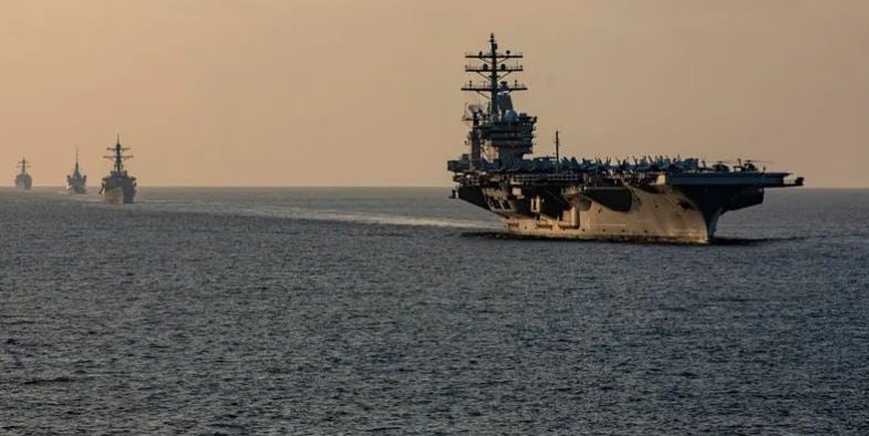 Houthis from Yemen assault the US aircraft carrier Eisenhower in the Red Sea
