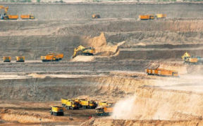 Chinese Firm Eyes Major Investments in Pakistan's Mining Sector