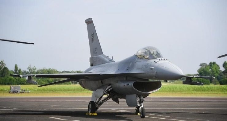 Emergency Response F-16 Fighter Jet Incident during Take-off - Pilot Safe