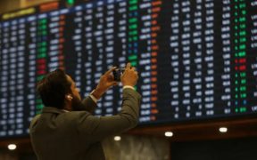 Pakistan Stock Exchange Skyrockets KSE-100 Hits Milestone 73,000 Points