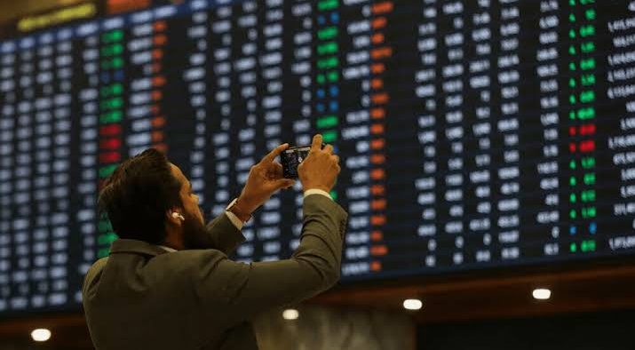 Pakistan Stock Exchange Skyrockets KSE-100 Hits Milestone 73,000 Points