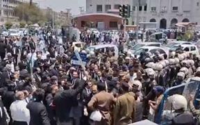 Violent Clashes Erupt as Lahore Lawyers Protest Court Relocation