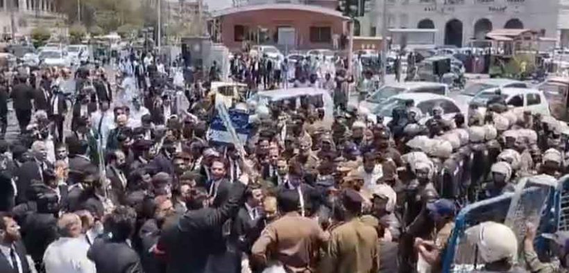 Violent Clashes Erupt as Lahore Lawyers Protest Court Relocation