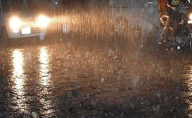 In Lahore, rain breaks the heatwave, injuring two motorcycle riders