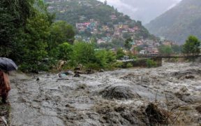 Sudden Flood in Northern India killed 8 people and Left 23 Soiders Missing