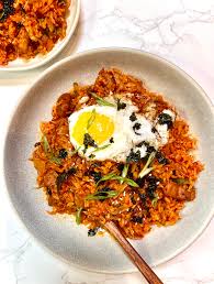 KIMCHI FRIED RICE (KIMCHI BOKKEUMBAP)