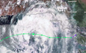 Cyclone Alert Heavy Rain & Winds in Karachi Balochistan