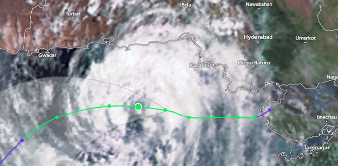 Cyclone Alert Heavy Rain & Winds in Karachi Balochistan