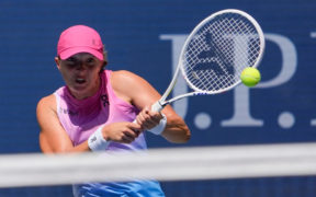 Iga Swiatek Battles Past Rakhimova to Secure US Open Victory