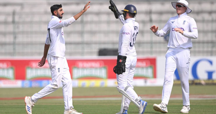 Pakistan Posts Mammoth 556 as Salman Ali Agha Shines, But Lose Quick Wickets to England