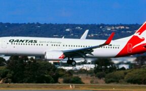 Qantas Flight QF520 Emergency Landing in Sydney After Engine Failure