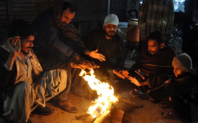 Karachi’s Coldest Night Snow Fog Hit Pakistan