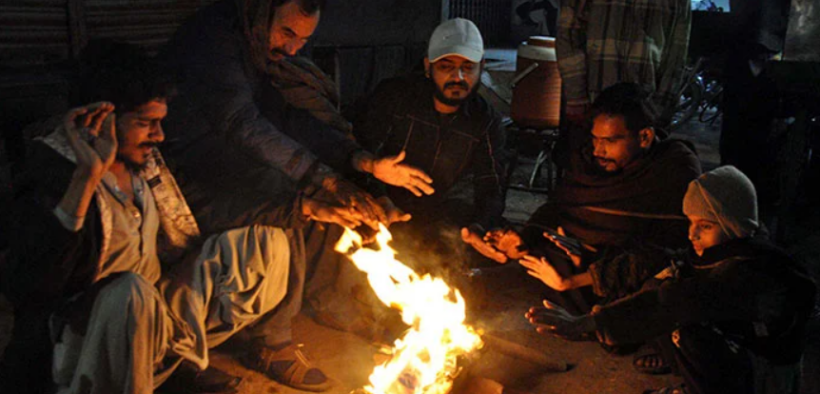 Karachi’s Coldest Night Snow Fog Hit Pakistan