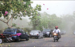 Strong Winds & Cold Wave Grip Karachi Today & Tomorrow