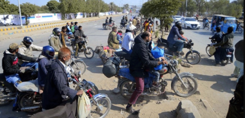 Protests Disrupt Karachi Traffic Police Clash at Numaish Chowrangi