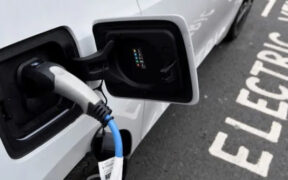 UK EV Sales Miss 22% Target SMMT Warns of 2025 Challenges