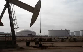 Oil Prices Dip on Supply Sanctions Fears